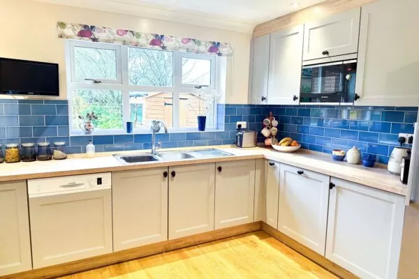Traditonal, Light U-Shaped Kitchen