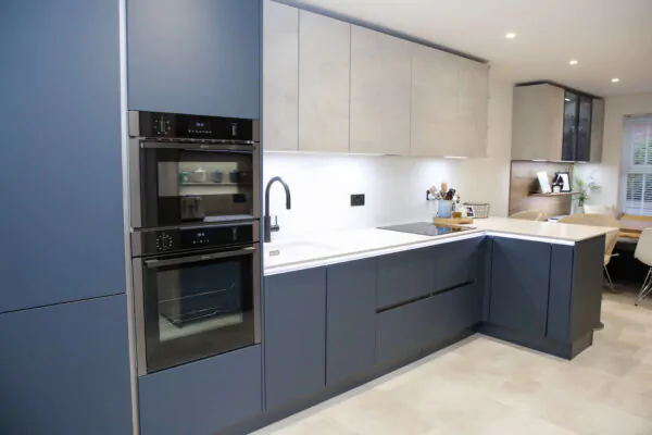 Sophisticated L-Shaped Kitchen with Industrial Finish & Bench Seating