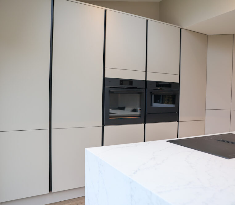 modern handleless kitchen cabinets